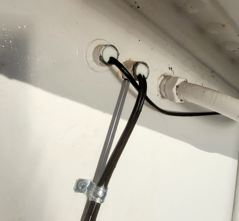 Data cabling on ships